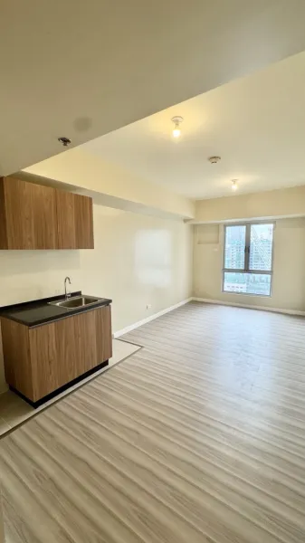 Bare Studio Unit for rent at Avida Towers Makati Southpoint